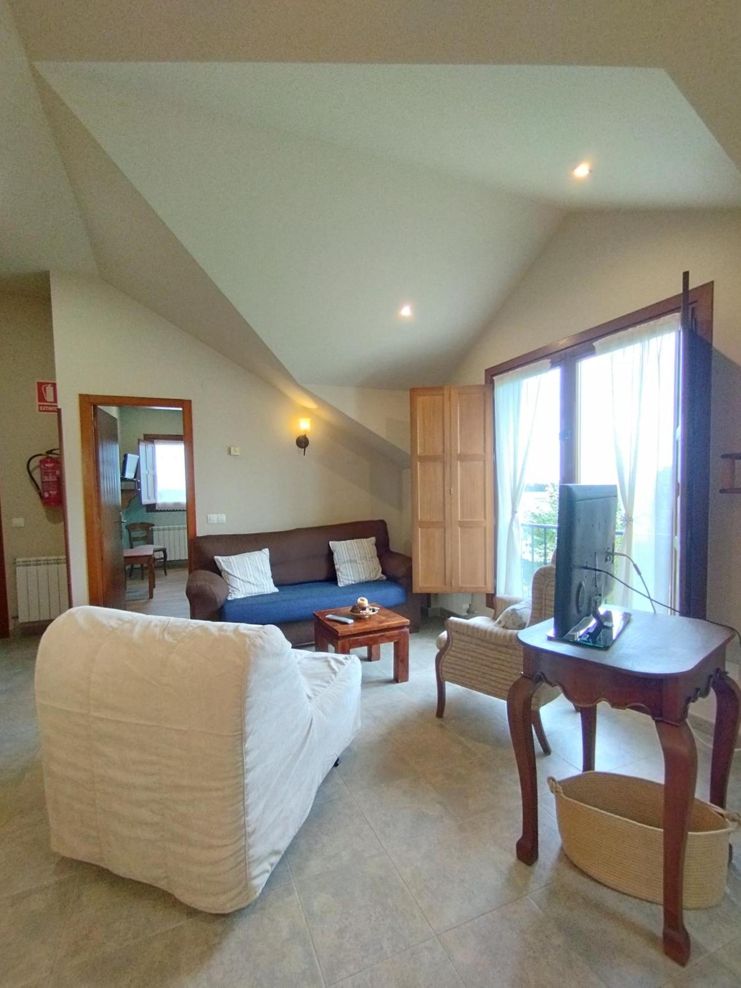 Apartamentos La Cruz De Paderne Навія Екстер'єр фото