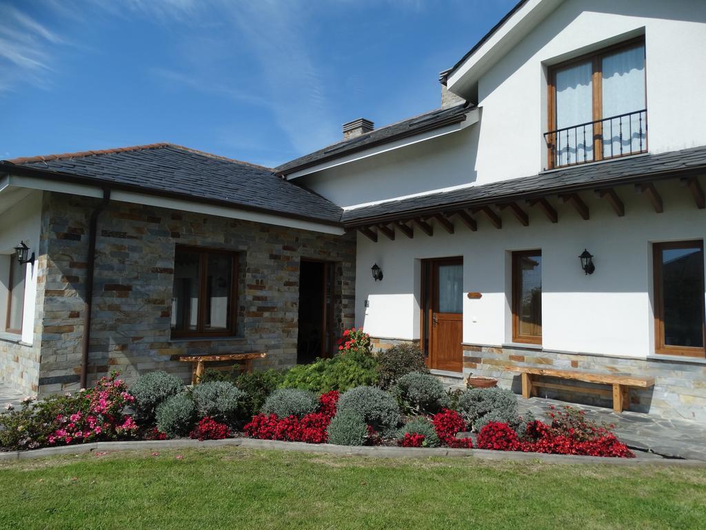 Apartamentos La Cruz De Paderne Навія Екстер'єр фото